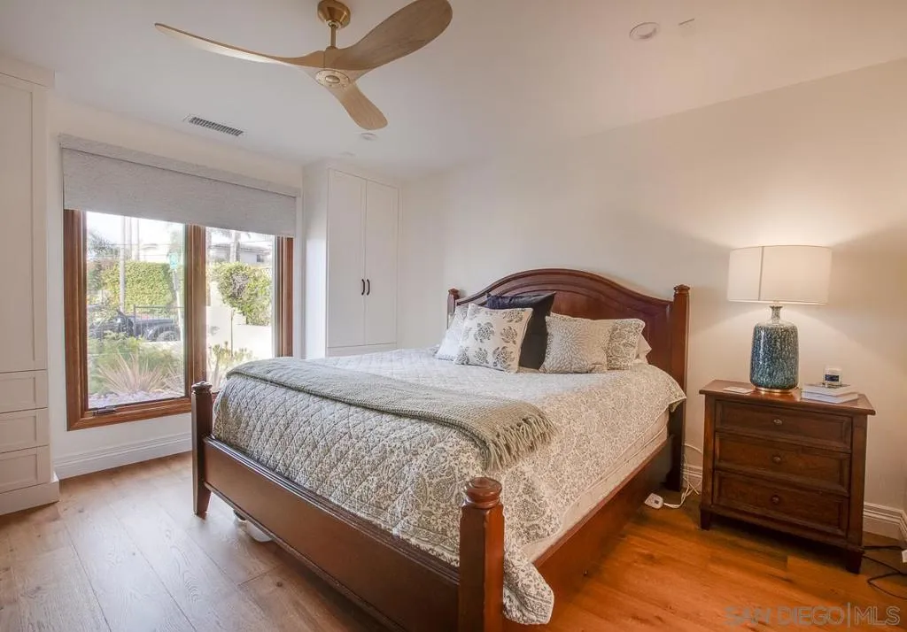 2nd bedroom with en-suite bath. Cal-King bed.