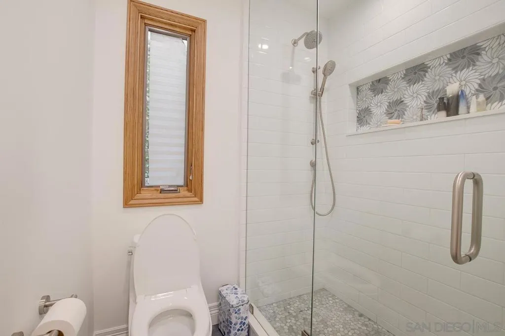 2nd bathroom