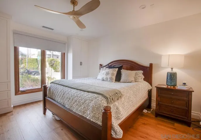 2nd bedroom with en-suite bath. Cal-King bed.
