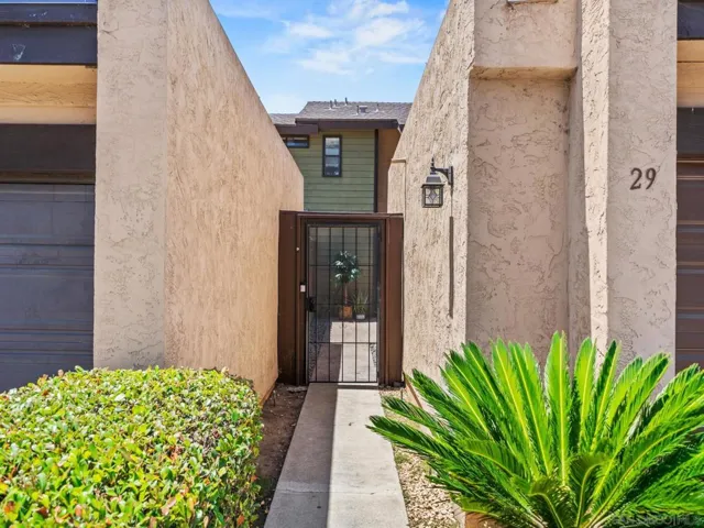 140 E El Norte Parkway, Escondido, California 92026
