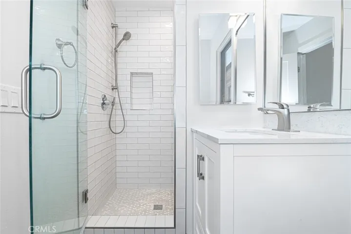 Studio unit bath
