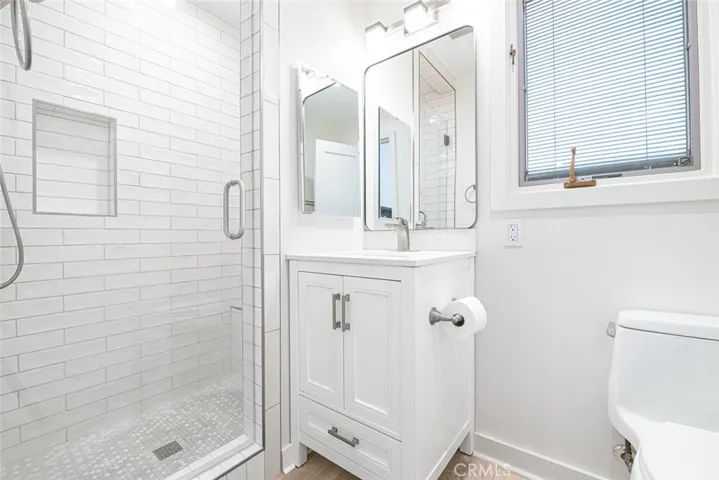 Studio unit bath