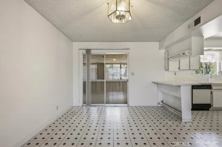 26124 New Chicago, Hemet, California 92544