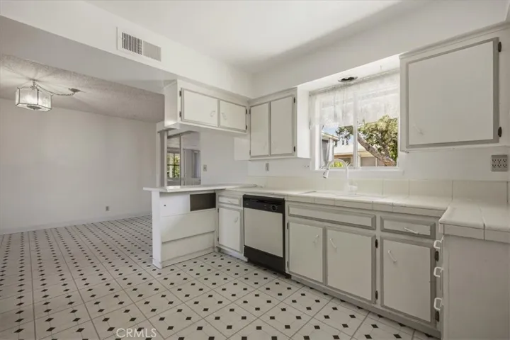 26124 New Chicago, Hemet, California 92544