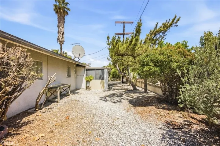 26124 New Chicago, Hemet, California 92544