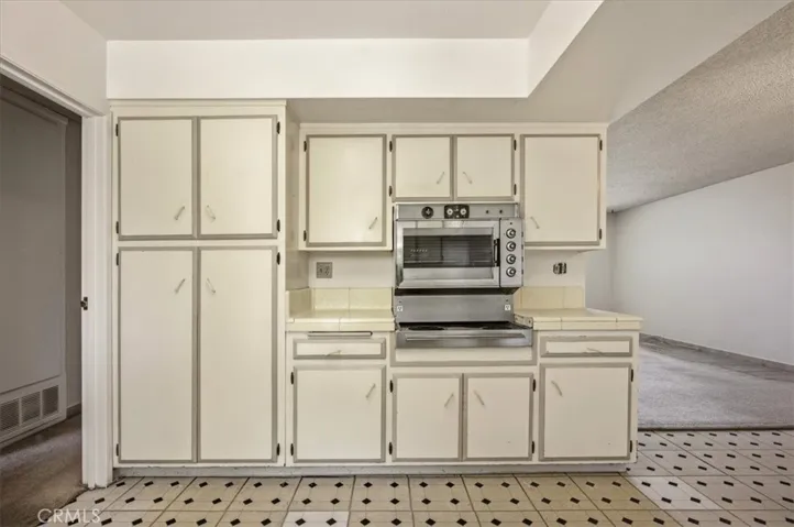 26124 New Chicago, Hemet, California 92544