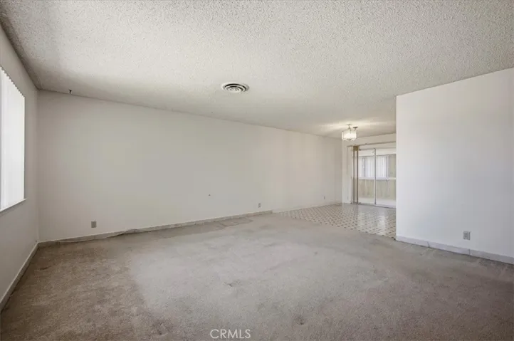 26124 New Chicago, Hemet, California 92544
