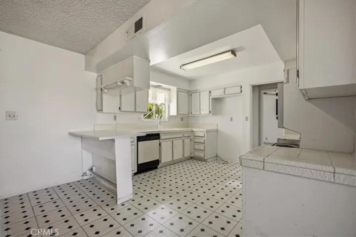 26124 New Chicago, Hemet, California 92544
