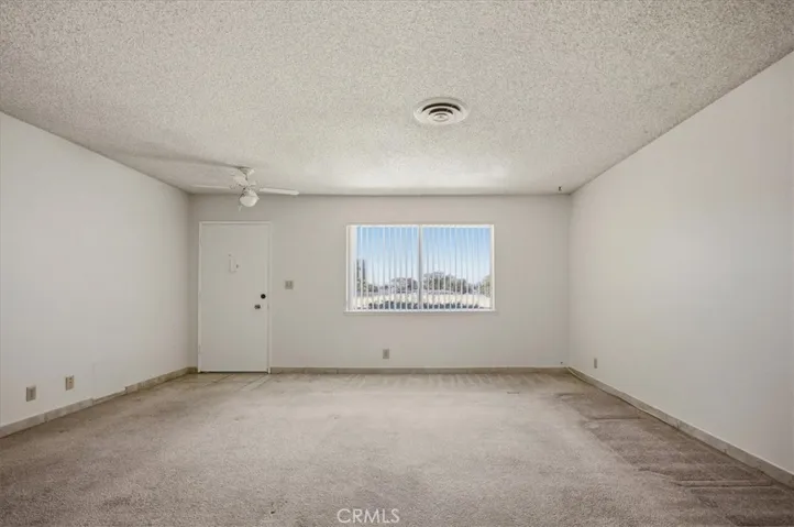 26124 New Chicago, Hemet, California 92544