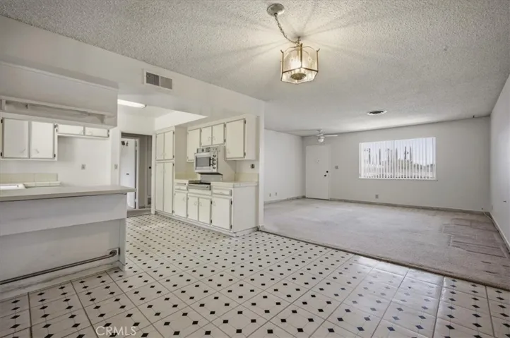 26124 New Chicago, Hemet, California 92544