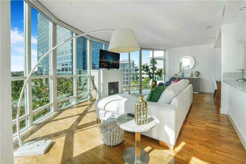 Another view of livingroom