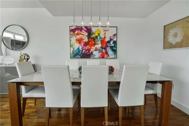  Spacious dinning area