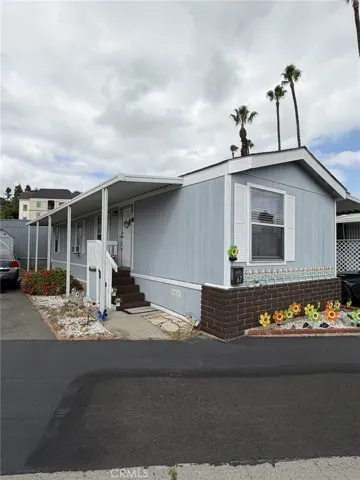 FRONT HOUSE
