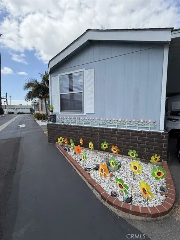 FRONT HOUSE