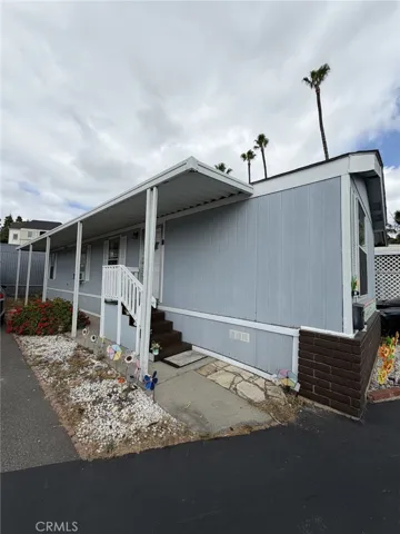 FRONT HOUSE