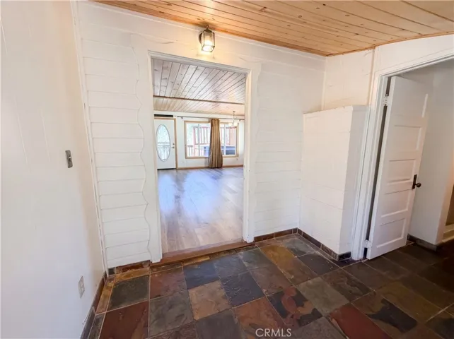 718 Blue Jay, Big Bear Lake, California 92315