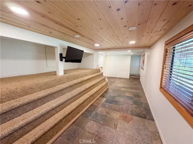 718 Blue Jay, Big Bear Lake, California 92315