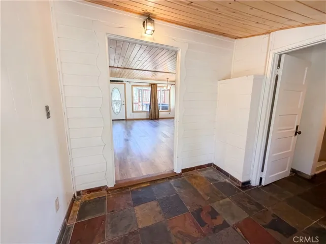 718 Blue Jay, Big Bear Lake, California 92315