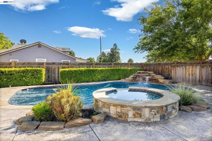 2133 Pleasant View Lane, Livermore, California 94550