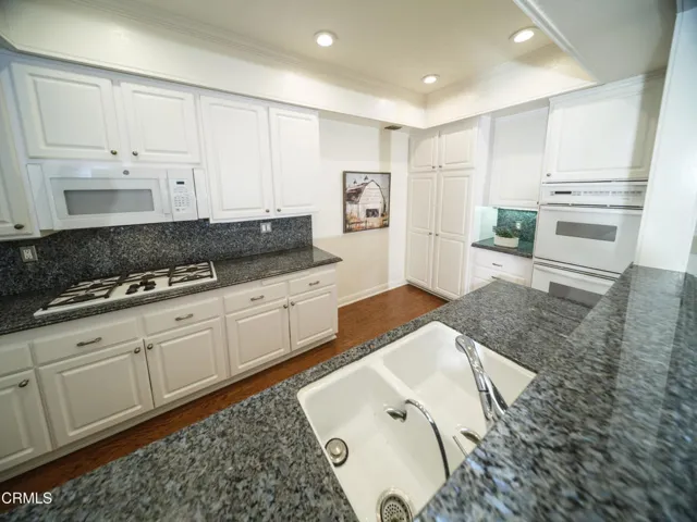 1260 Beverly_Small-6