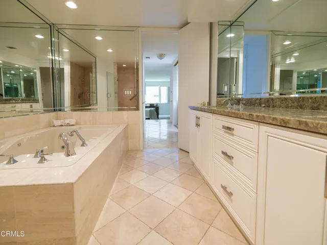 1260 Beverly_Small-52