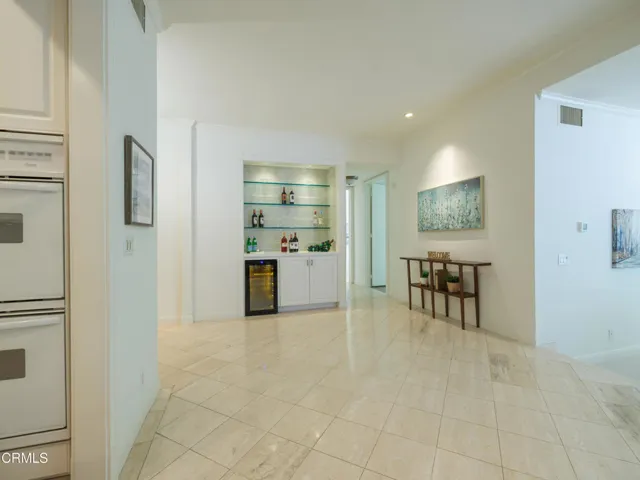 1260 Beverly_Small-31