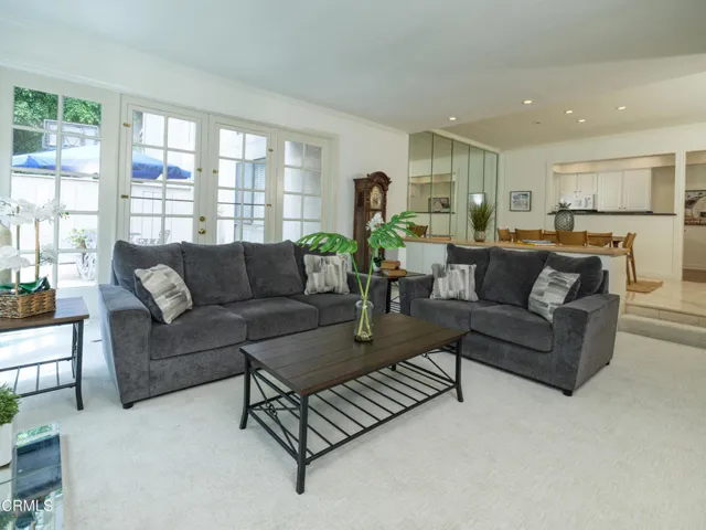 1260 Beverly_Small-17
