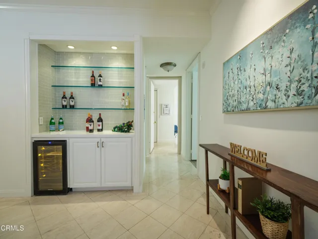 1260 Beverly_Small-30