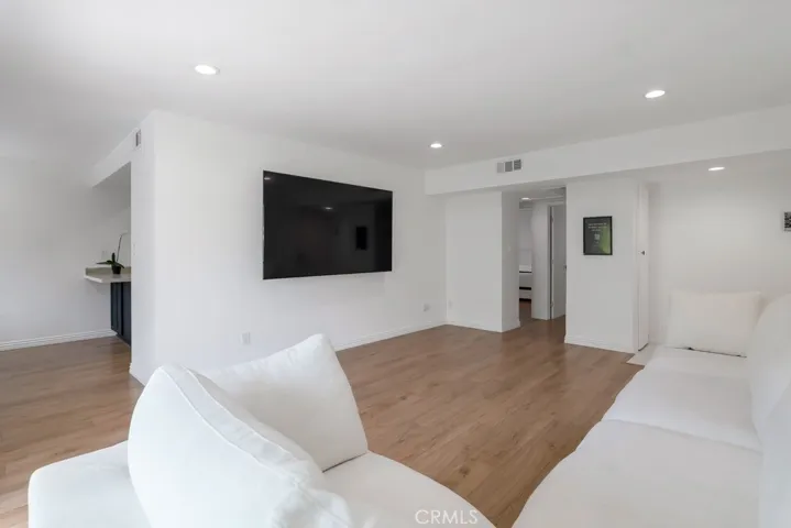 1015 N Michillinda 302, Pasadena, California 91107
