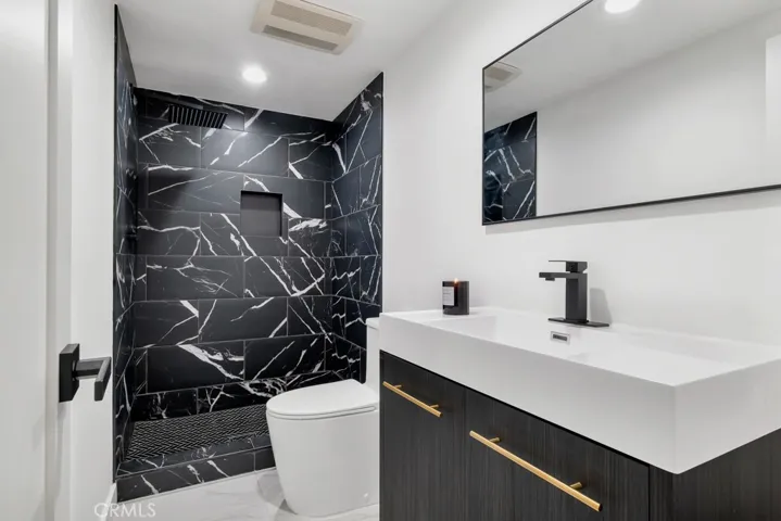 1015 N Michillinda 302, Pasadena, California 91107