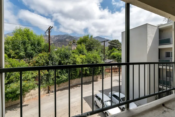 1015 N Michillinda 302, Pasadena, California 91107