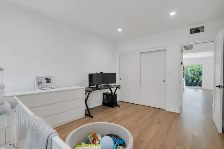 1015 N Michillinda 302, Pasadena, California 91107
