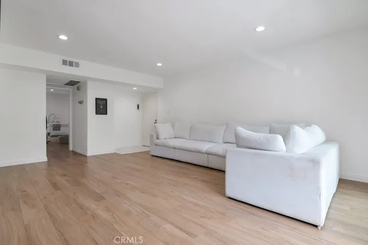 1015 N Michillinda 302, Pasadena, California 91107