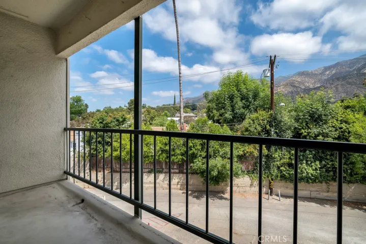 1015 N Michillinda 302, Pasadena, California 91107