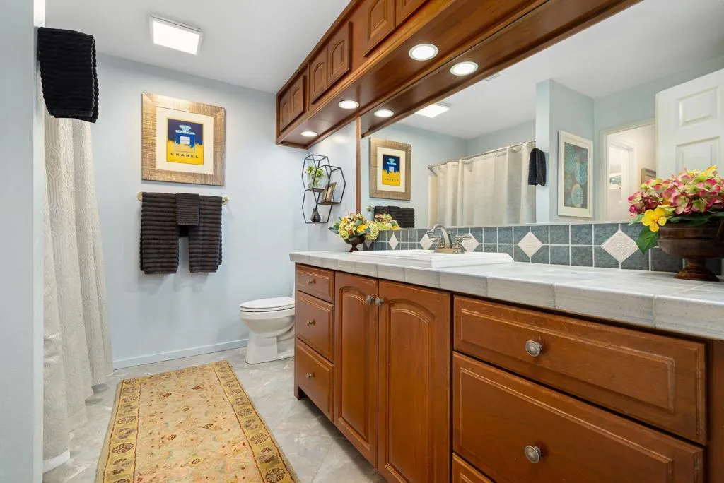 43-web-or-mls-LFBayside_OPMG_0326_043
