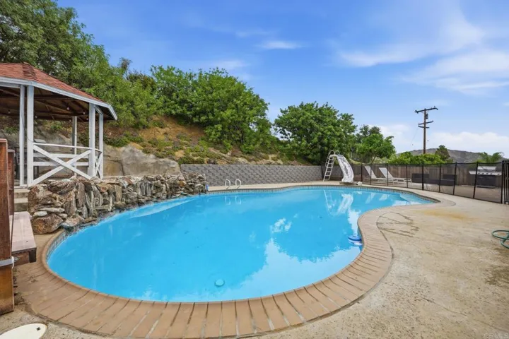 13104 Lakeview Granada Drive, Lakeside, California 92040