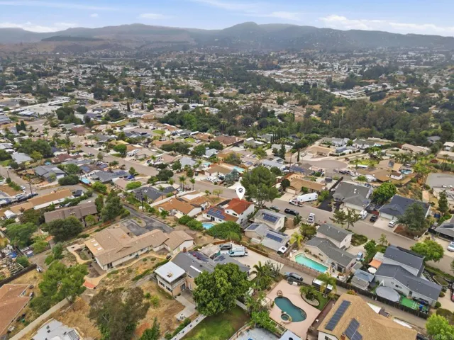 13104 Lakeview Granada Drive, Lakeside, California 92040