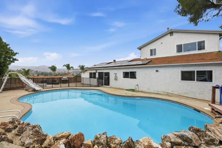 13104 Lakeview Granada Drive, Lakeside, California 92040