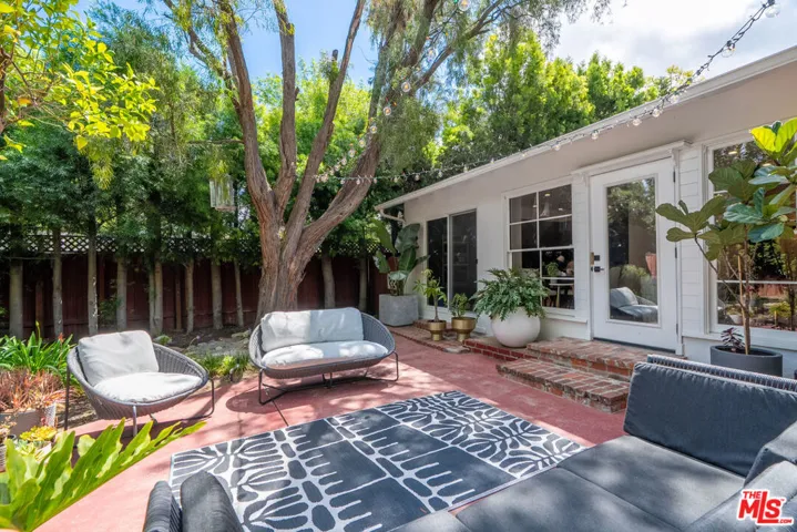 22217 Ybarra Road, Woodland Hills, California 91364