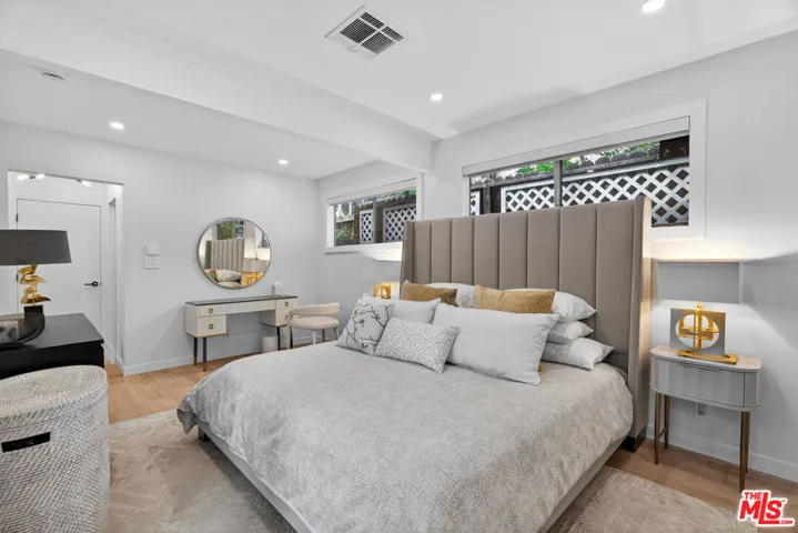 22217 Ybarra Road, Woodland Hills, California 91364