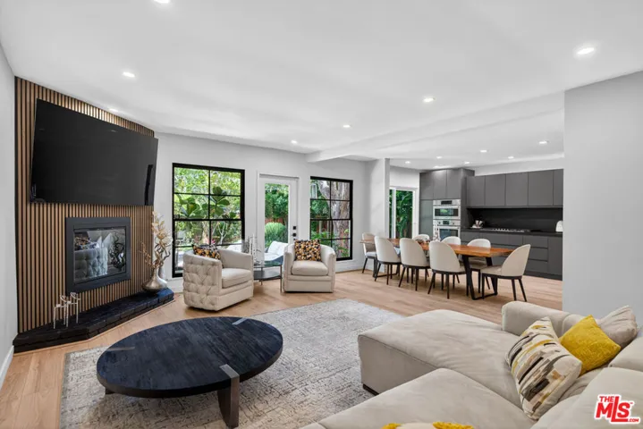 22217 Ybarra Road, Woodland Hills, California 91364