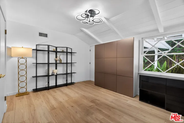 22217 Ybarra Road, Woodland Hills, California 91364