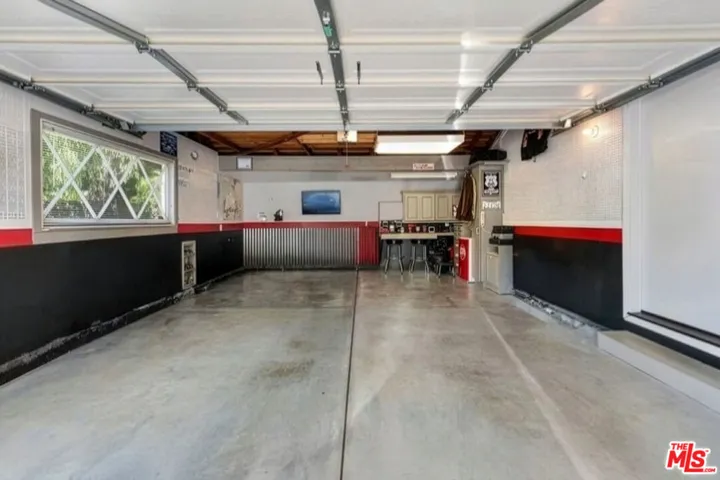 22217 Ybarra Road, Woodland Hills, California 91364