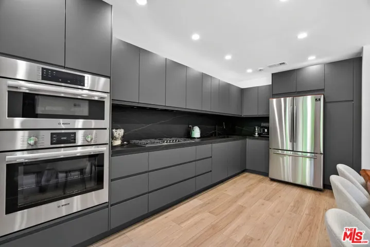 22217 Ybarra Road, Woodland Hills, California 91364