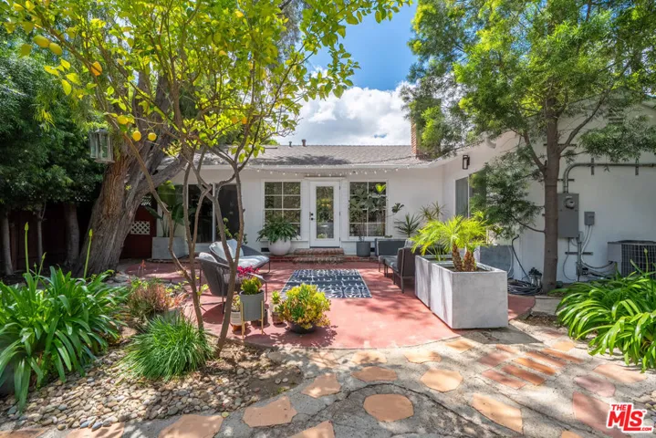 22217 Ybarra Road, Woodland Hills, California 91364