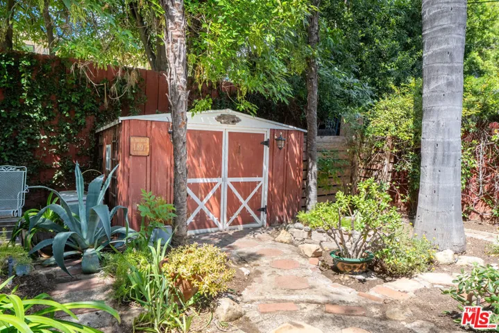 22217 Ybarra Road, Woodland Hills, California 91364