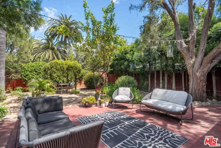 22217 Ybarra Road, Woodland Hills, California 91364
