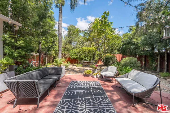 22217 Ybarra Road, Woodland Hills, California 91364