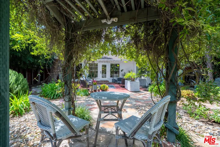 22217 Ybarra Road, Woodland Hills, California 91364