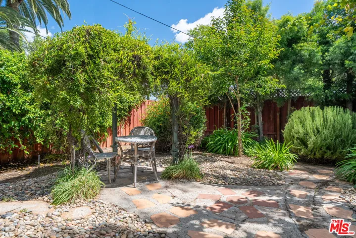 22217 Ybarra Road, Woodland Hills, California 91364